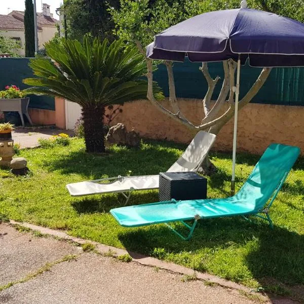 Appartement bas de villa rez de jardin, отель в городе Ла-Гард