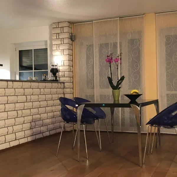 Modernes 4-Zimmer Haus, nahe Messe Düsseldorf (15 min. Internat. Airport), hotel in Willich