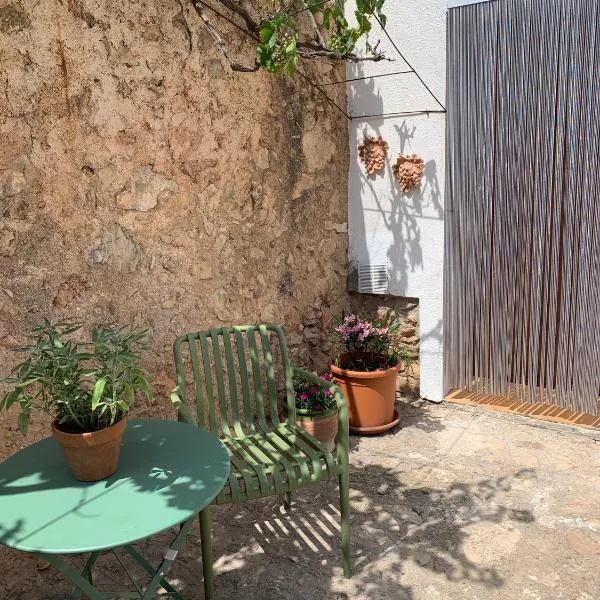 Casa Solans - Casa Rural, hótel í Rasquera