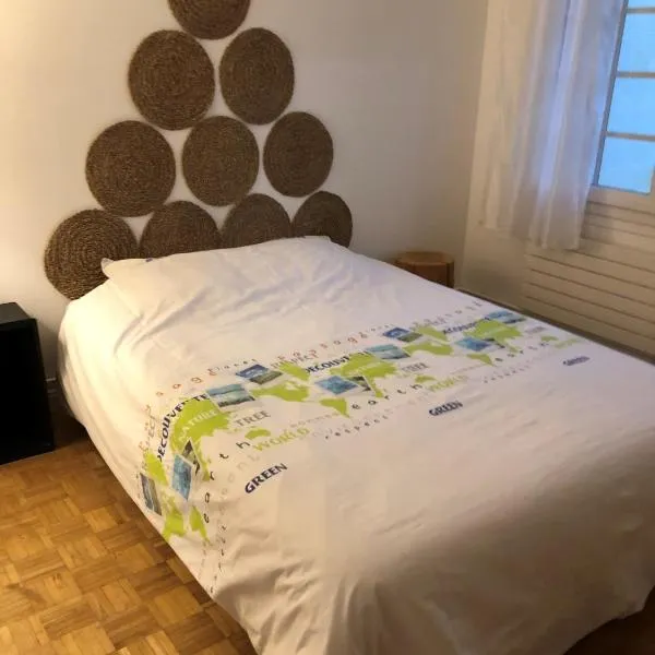 Chambre au calme dans résidence avec terrain de tennis, hotel v destinácii Ris-Orangis