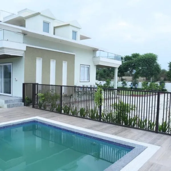 Raj Farms Luxury Villa and Private Pool Near Kukus, hotel v destinaci Džajpur