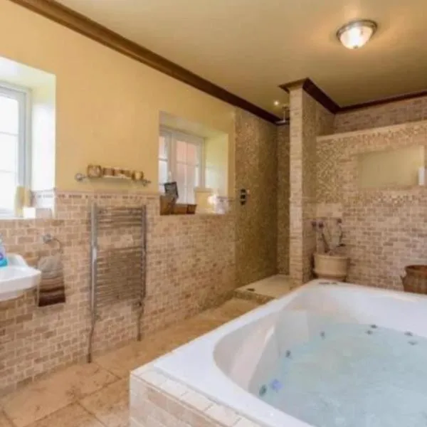 Rodgers Land (The Bungalow), hotel in Boston