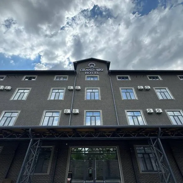 Grand Way Hotel, hotel in Taraz