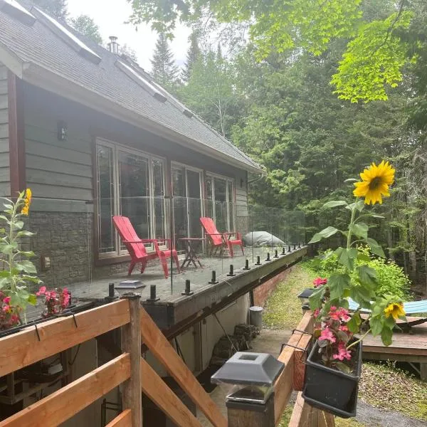 3bdrs Lakefront Chalet Peaceful Retreat, hotel di Mont-Laurier
