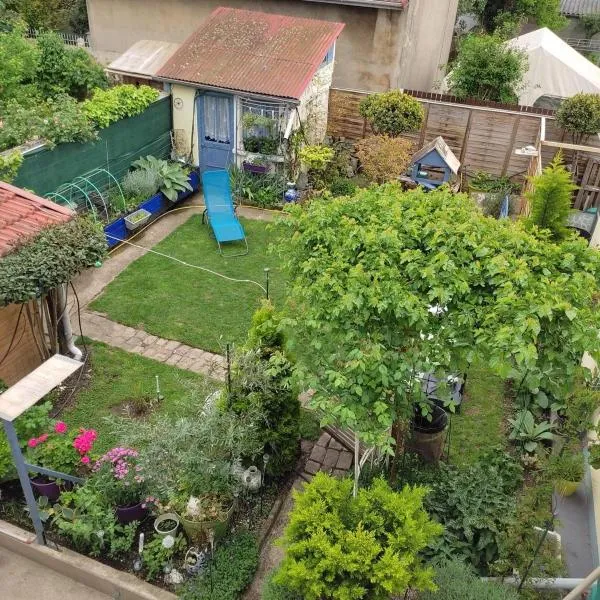 Un deux pièces et un jardin à Villejuif – hotel w mieście Villejuif