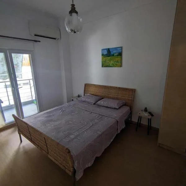 2 bedroom apartment for 4 people 42m from the sea, hotel in Perea