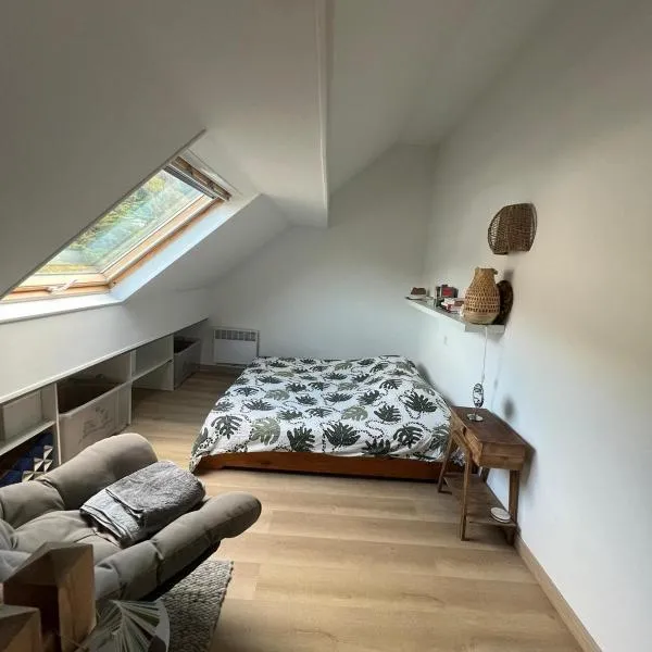 Gipsy Chic Duplex on the beach, hotel u gradu 'Carolles'