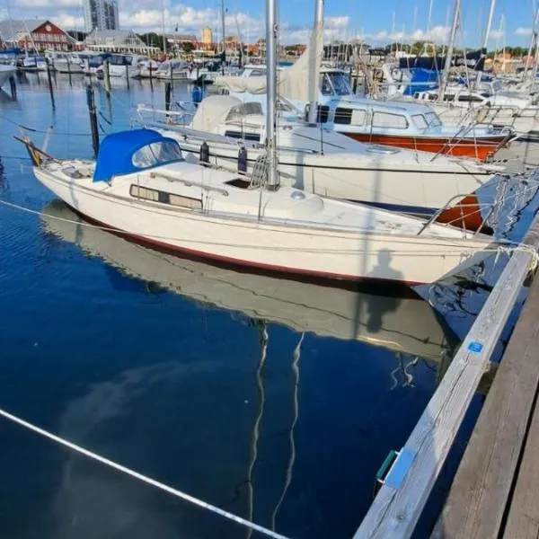 Unique boat 1, hotel v destinaci Höganäs