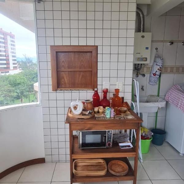 3 dormitórios, com excelente localização, vista para a Praça Flávio Boianoviski e para o mar - Foto 4
