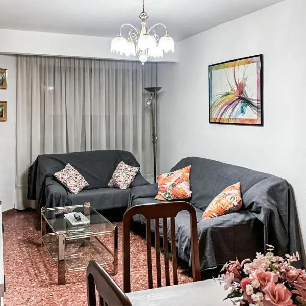 Stunning Apartment In Montalbán, hotel v mestu Montalbán
