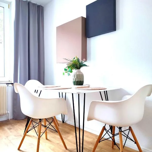Schöne Ferienwohnung für 3 Personen, 2 Schlafzimmer, 1 Doppelbett, 1 Einzelbett, Monteure oder Geschäftsreisende, ruhige Innenstadtlage in Bielefeld, 400 m bis Klinikum Mitte, Smart TV, WLAN，比勒費爾德的飯店