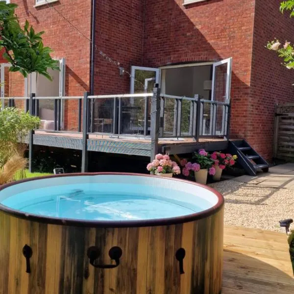 Family Friendly Home In Village, hotel v destinaci Brimfield