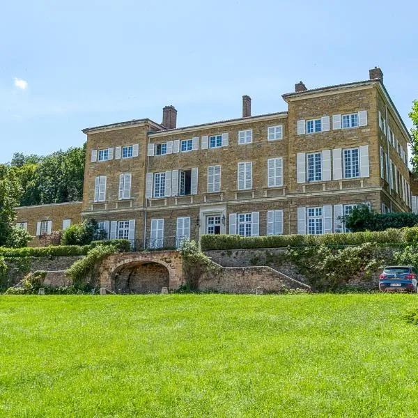 Séjourner au Château de la Roue Grand appartement 160 m2, hotel v mestu Lissieu