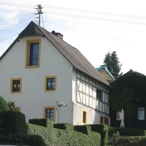 Ferienwohnungen Haus Hinneres, hotel v destinaci Schalkenmehren
