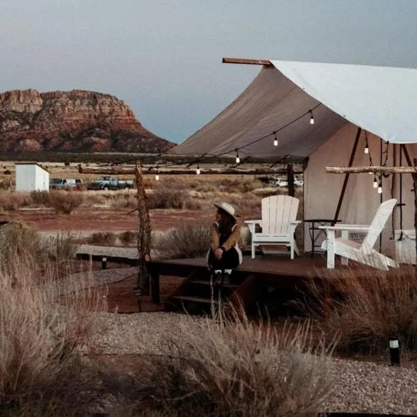 Cozy Glamping Retreat b w Zion & Bryce Canyon Wifi, hotel v destinaci Fredonia