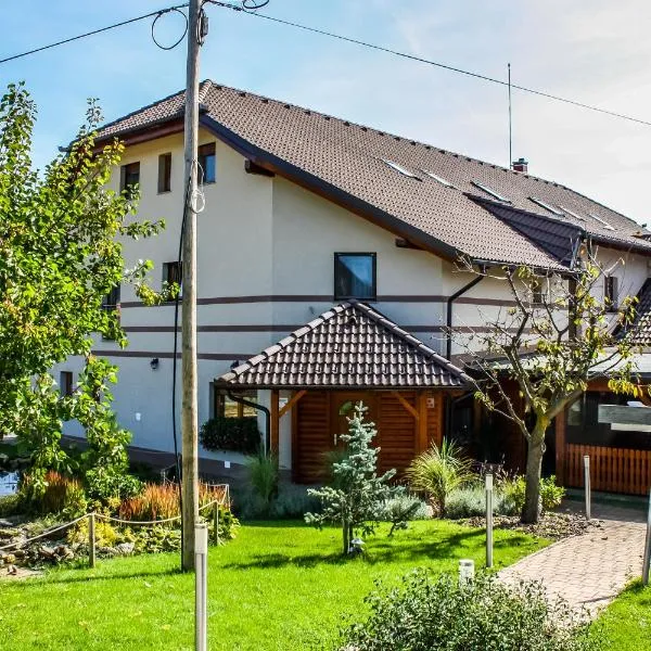 Posestvo Rožengrunt pri Miheliču – hotel w mieście Lokavec