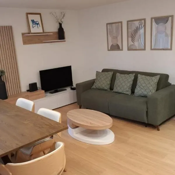 Historic Bright and Beautiful Apartment in Old Nice with Castle Hill View, hotell i Nice