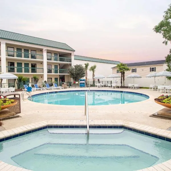 Econo Lodge Inn & Suites Foley-North Gulf Shores, hotel v destinaci Foley