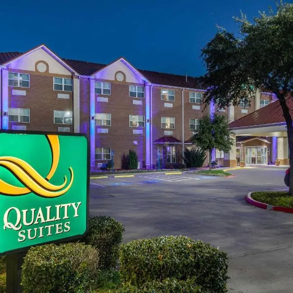 Quality Suites Addison-Dallas, hotel v destinaci Addison