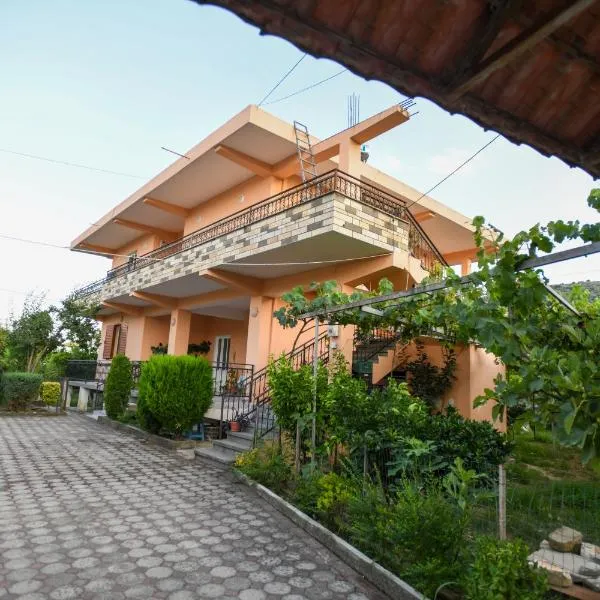 Apartment Darlin Berat, хотел в Берат