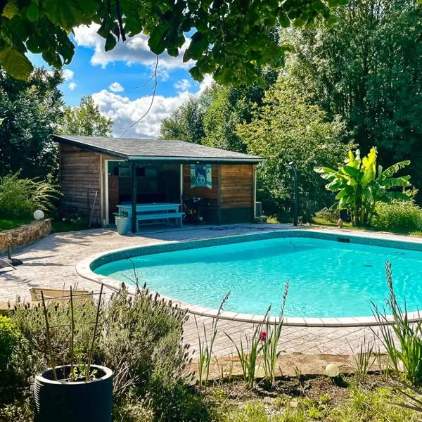 Gîte Les Dalias, hotel v destinaci La Porcherie
