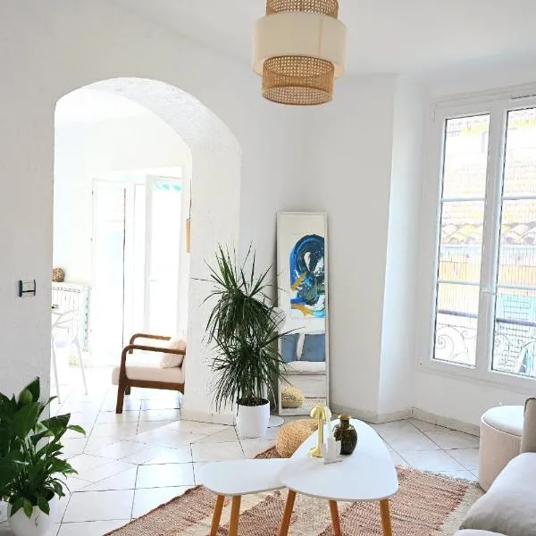 The Seaside Serenity - Calm & Charming Bay View Flat - Heart of Villefranche, hotel v destinácii Villefranche-sur-Mer