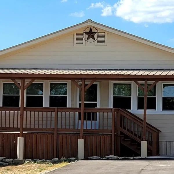 Classic Charm Close To Lake, hotel u gradu 'Canyon Lake'