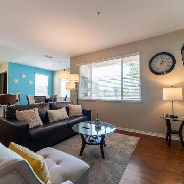 Luxury Suite, Fast Wifi, King Bed, Pool And Spa, hotel in Santa Clarita