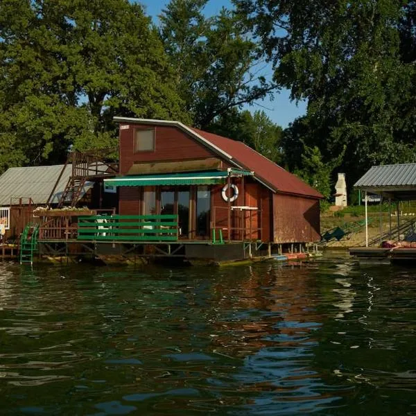 Homey house boat, great location, hotel v destinaci Ada Ciganlija