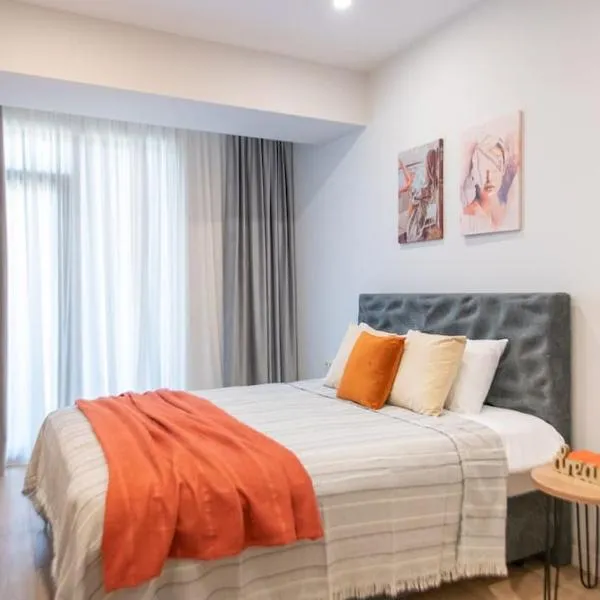 GG Home -2BR apartment with fantastic view to city, hotel di Tbilisi City