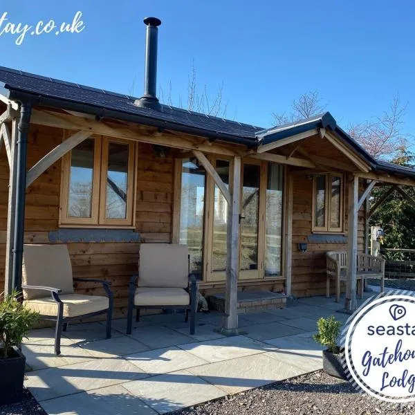 Gate House Lodge on a working farm inc EV Charger, Hotel in Deal
