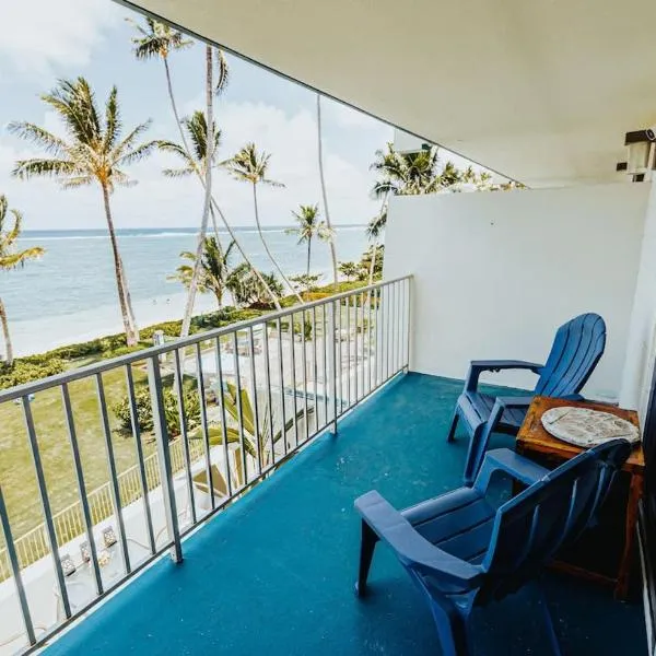 Luxury Beachfront Condo, hotel in Hauula