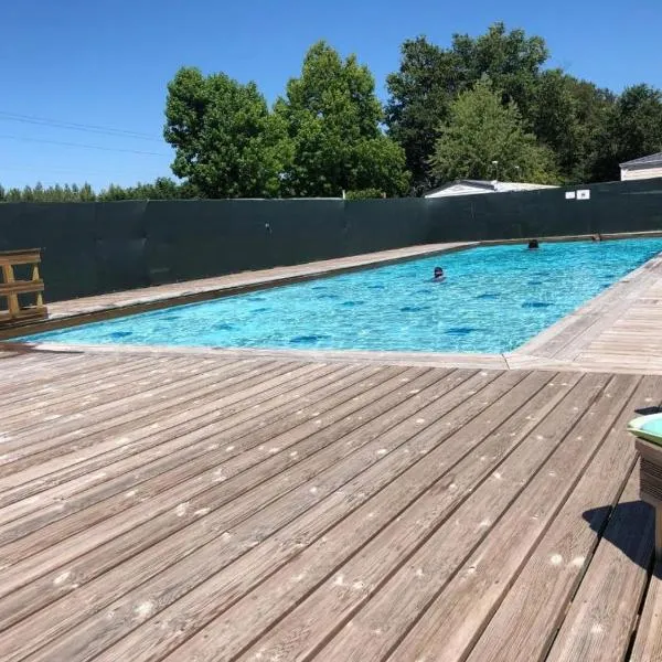 MOBILHOME 40 m2 climatisé, domaine La Lande MIMIZAN, hotel v destinácii Mimizan