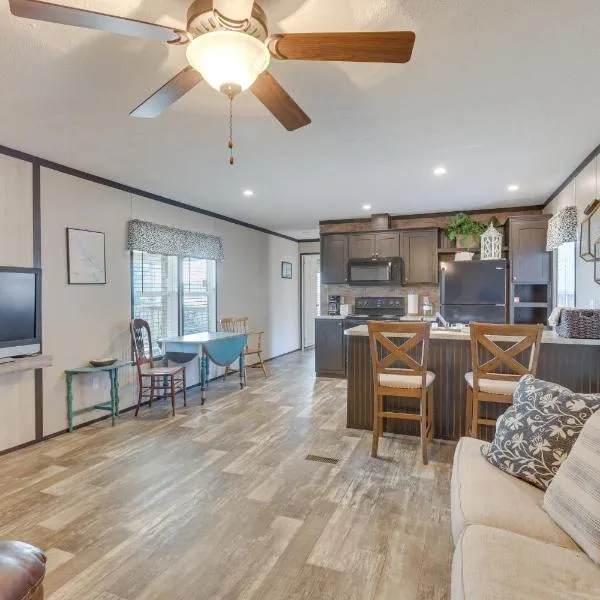 Lakefront Wetumpka Escape with Furnished Deck!, hotel v destinaci Wetumpka