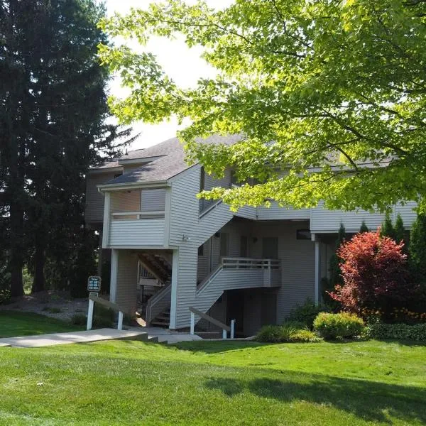 The Grand Getaway - Gorgeous And Great Location!, hotel in Traverse City