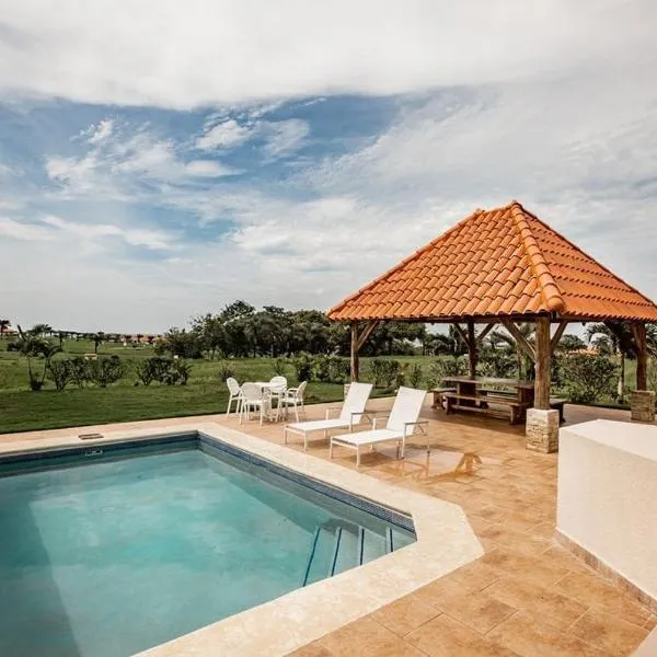 Pedasi, Villa Larisa 3BR, hotel in Pedasí Town