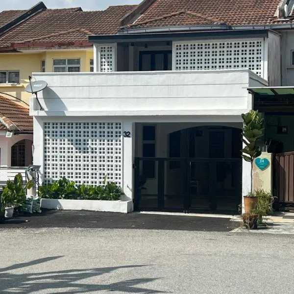 RUMAH MAWAR by IMPIAN HOMESTAY KLIA-SALAK TINGGI-NILAI, hotel v destinaci Sepang