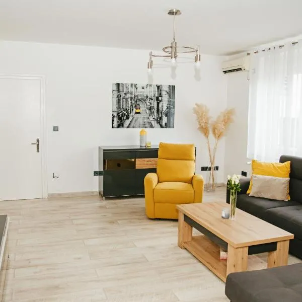 City Center Spacious Apartment Brandt, hotel in Slavonski Brod