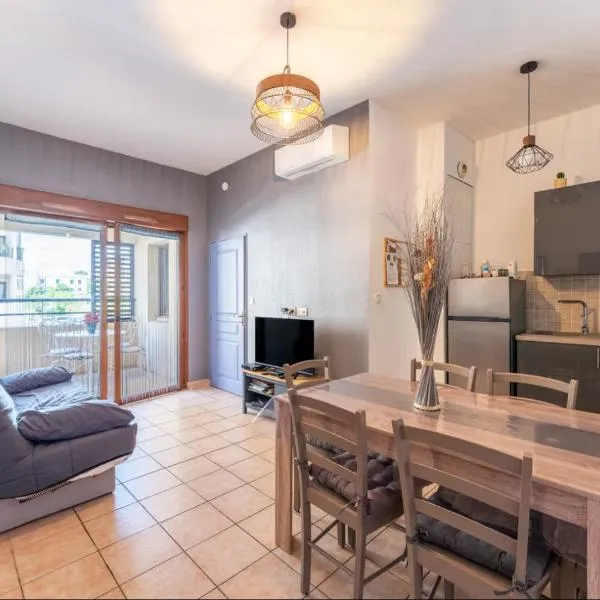 appartement 3 min a pied du centre d'Uzès parking piscine, hotel v destinácii Uzès