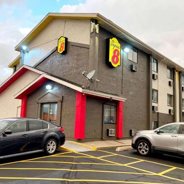 Super 8 by Wyndham Cedar Rapids, готель у місті Сідар-Рапідс