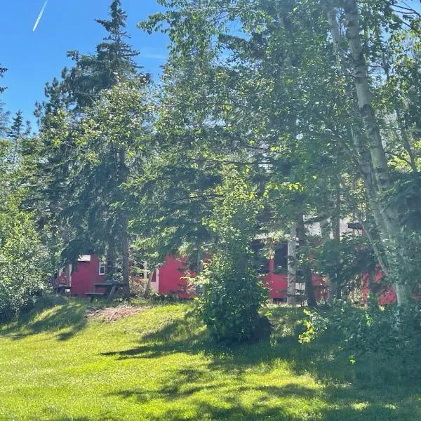 Forest & Lake PEI Cottages, hotel en Murray Harbour