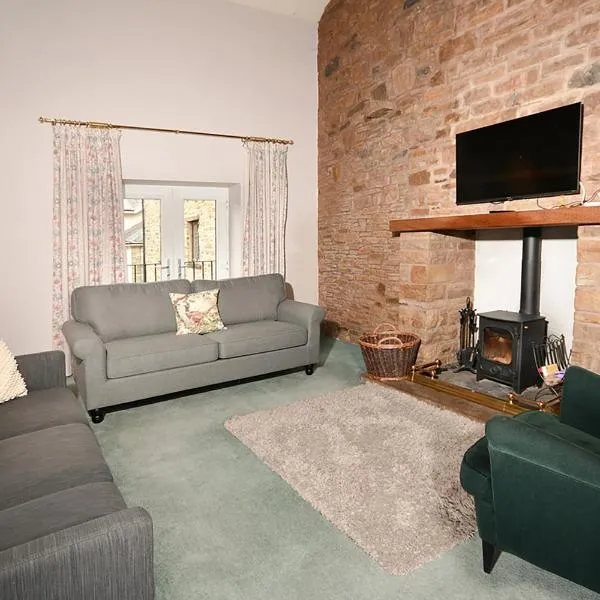 Poppythorn Cottage at Lovelady Shield with Hot Tub, Hotel in Alston