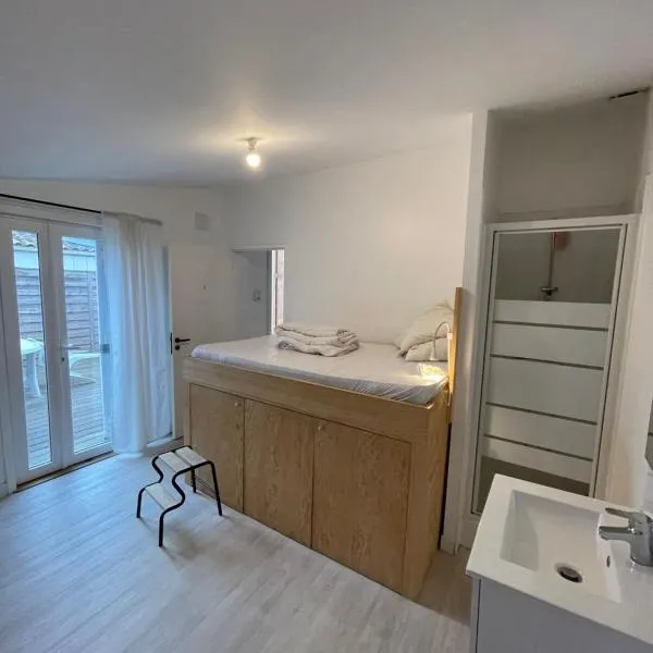 Chambre privée dans maison d’hôtes, hotel em Cenon