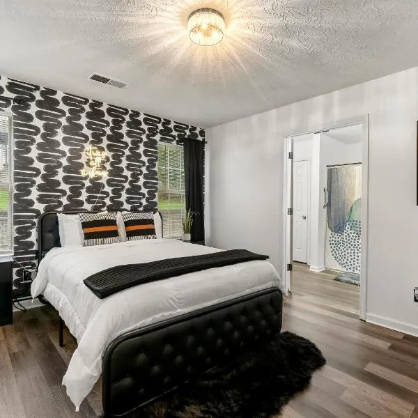 Charming 3BR 2BA Retreat, Cozy, hotel v destinaci Decatur