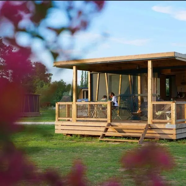Camping Onlycamp Tours Val de Loire, hotel in Saint-Avertin