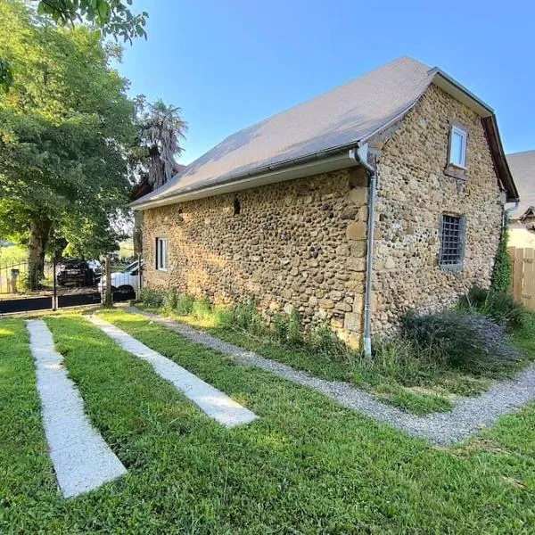 Maison de campagne en pierre à 15 min de Pau, hotel en Jurançon