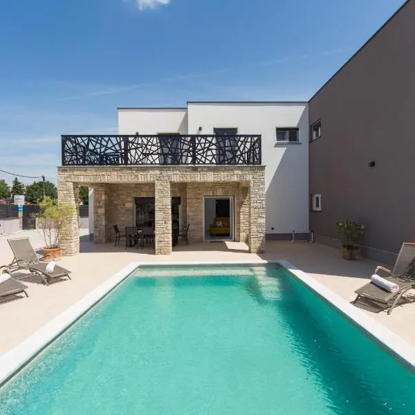 Villa Mirela, hotel i Šišan