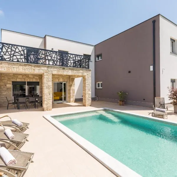 Villa Mirela, hotel din Šišan
