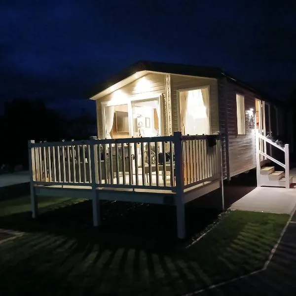 3-Bed Caravan - Haven Lakeland Leisure Park, hotel v destinaci Grange-over-Sands