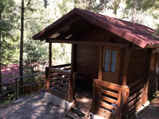 Camping La Eliza Lanzahíta, hotel v destinaci Lanzahita